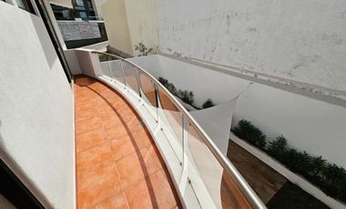 Se renta casa en la loma de golf