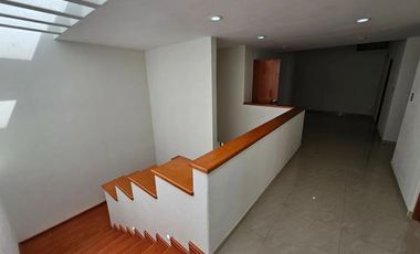 Se renta casa en la loma de golf