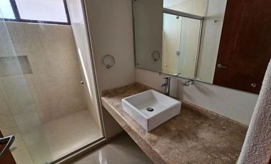 Se renta casa en la loma de golf
