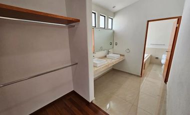 Se renta casa en la loma de golf