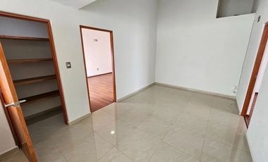Se renta casa en la loma de golf