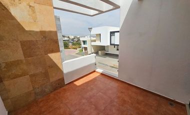 Se renta casa en la loma de golf