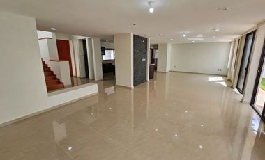 Se renta casa en la loma de golf