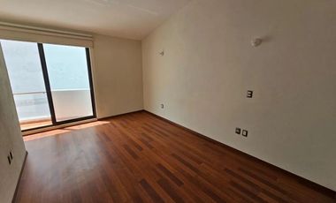Se renta casa en la loma de golf
