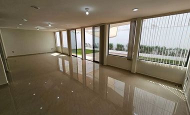 Se renta casa en la loma de golf