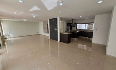 Se renta casa en la loma de golf