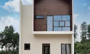 VILLA CIANJUR DI KAKI GUNUNG GEDE DI TENGAH KEBUN TEH