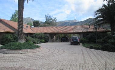 SE VENDE LINDA CASA EN PARCELA DE 15.890 M2 EN CONDOMINIO