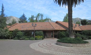 SE VENDE LINDA CASA EN PARCELA DE 15.890 M2 EN CONDOMINIO