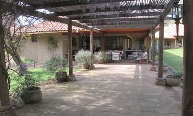 SE VENDE LINDA CASA EN PARCELA DE 15.890 M2 EN CONDOMINIO