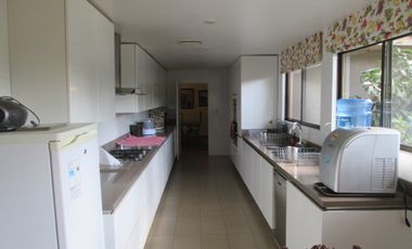 SE VENDE LINDA CASA EN PARCELA DE 15.890 M2 EN CONDOMINIO