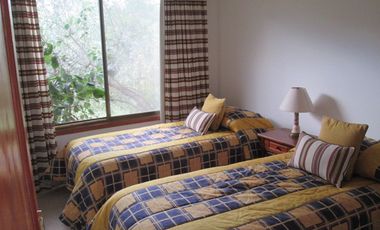 SE VENDE LINDA CASA EN PARCELA DE 15.890 M2 EN CONDOMINIO