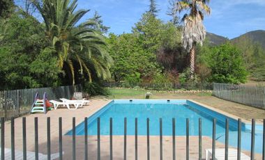 SE VENDE LINDA CASA EN PARCELA DE 15.890 M2 EN CONDOMINIO