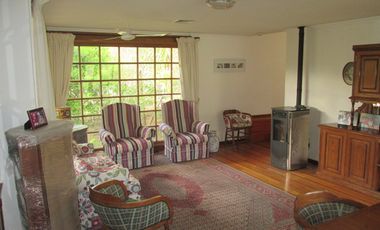 SE VENDE LINDA CASA EN PARCELA DE 15.890 M2 EN CONDOMINIO