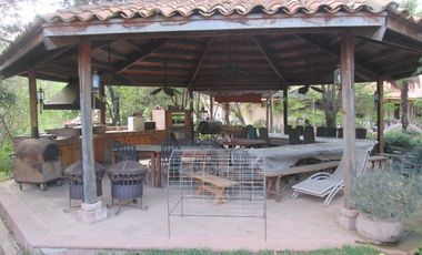 SE VENDE LINDA CASA EN PARCELA DE 15.890 M2 EN CONDOMINIO