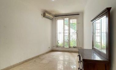 DIJUAL RUMAH ONE GATED SYSTEM di Jl KENCANA PERMAI, PONDOK INDAH