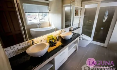 6 Bedroom House for sale at The Laguna Home