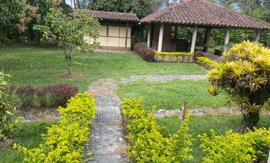 finca en arriendo en la novillera baja. Cod A108113