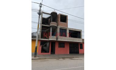 Venta De Casa 3 Pisos En Laredo