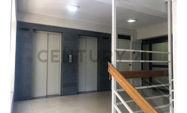 Oficina a pasos de Costanera Center 4 privados 2 B
