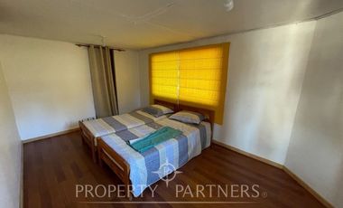 Linda casa familiar con vista parcial al lago