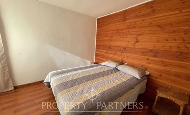 Linda casa familiar con vista parcial al lago