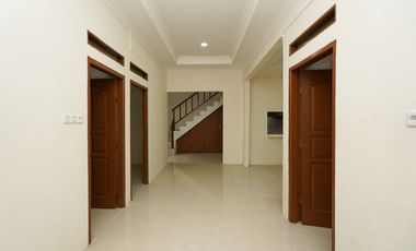 Rumah 3 Kamar 10 Menit ke Plaza Taman Harapan Baru Siap Huni J-39909