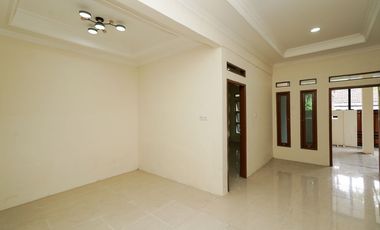 Rumah 3 Kamar 10 Menit ke Plaza Taman Harapan Baru Siap Huni J-39909