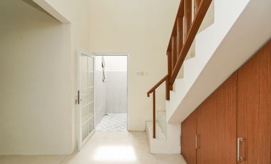 Rumah 3 Kamar 10 Menit ke Plaza Taman Harapan Baru Siap Huni J-39909