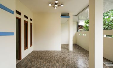 Rumah 3 Kamar 10 Menit ke Plaza Taman Harapan Baru Siap Huni J-39909