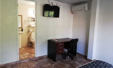ALQUILO APARTAMENTO AMOBLADO EN CLAYTON 1 REC