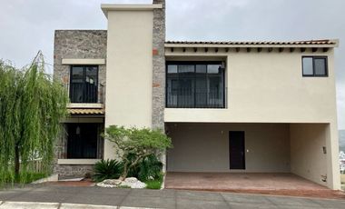 Casa en Venta con acabados de lujo, ubicada en fraccionamiento Gran reserva Lomas de Angelopolis. Cascata. A minutos de Sonata. Alta Plusvalia .