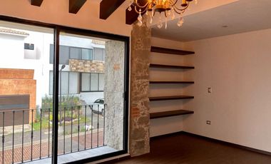 Casa en Venta con acabados de lujo, ubicada en fraccionamiento Gran reserva Lomas de Angelopolis. Cascata. A minutos de Sonata. Alta Plusvalia .