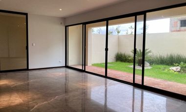 Casa en Venta con acabados de lujo, ubicada en fraccionamiento Gran reserva Lomas de Angelopolis. Cascata. A minutos de Sonata. Alta Plusvalia .