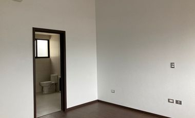 Casa en Venta con acabados de lujo, ubicada en fraccionamiento Gran reserva Lomas de Angelopolis. Cascata. A minutos de Sonata. Alta Plusvalia .