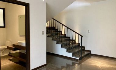 Casa en Venta con acabados de lujo, ubicada en fraccionamiento Gran reserva Lomas de Angelopolis. Cascata. A minutos de Sonata. Alta Plusvalia .