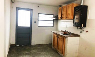 VENTA DE CASA + LOCALES, EXCELENTE UBICACION EN CRUZ DEL EJE -CÓRDOBA