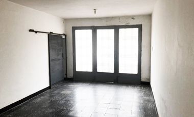 VENTA DE CASA + LOCALES, EXCELENTE UBICACION EN CRUZ DEL EJE -CÓRDOBA