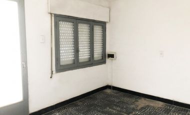 VENTA DE CASA + LOCALES, EXCELENTE UBICACION EN CRUZ DEL EJE -CÓRDOBA