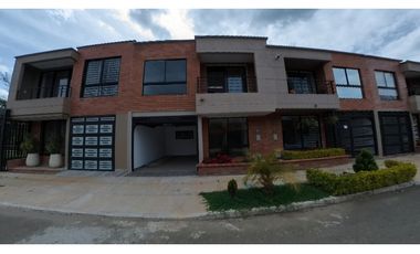 VENTA CASA 190 mts2 LA CEJA SECTOR JARDINES DE LA COLOMBIERE - D