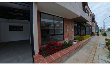 VENTA CASA 190 mts2 LA CEJA SECTOR JARDINES DE LA COLOMBIERE - D