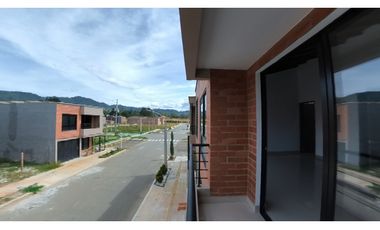 VENTA CASA 190 mts2 LA CEJA SECTOR JARDINES DE LA COLOMBIERE - D