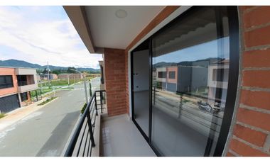 VENTA CASA 190 mts2 LA CEJA SECTOR JARDINES DE LA COLOMBIERE - D