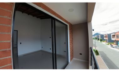 VENTA CASA 190 mts2 LA CEJA SECTOR JARDINES DE LA COLOMBIERE - D