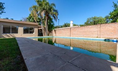 ALQUILER TEMPORARIO - Casa en Funes para 8 personas con Quincho y Pileta.