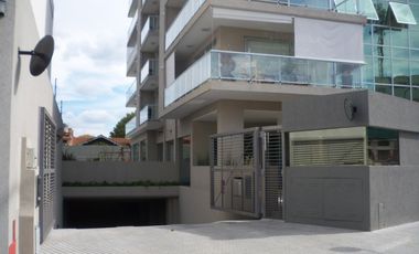 SAN iSIDRO COMO A ESTRENAR, excelente depto en edificio con aminities, piscina, gimnasio equipado a full, sauna, piscina climatizada. COCHERA FIJA. fa