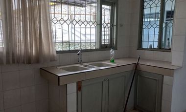 Rumah untuk kantor atau tinggal dekat sutami