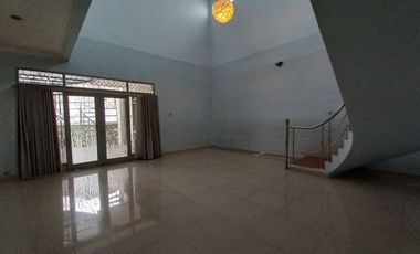 Rumah untuk kantor atau tinggal dekat sutami