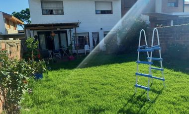 RETASADO CHALET 4 AMBIENTES BARRIO LOS PINARES