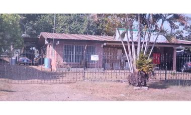 VENDO CASA A 50 METRO DE LA PANAMERICANA